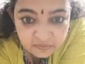 Mallu aunty flaunts her big boobs and curvy ass in a solo video