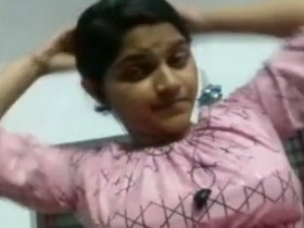 Kerala auntie flaunts her big boobs in sexy video