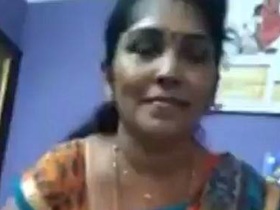 Malayali aunt flaunts her nude body in Yoni solo MMS