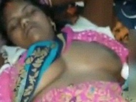 Local sexy slut in saree masturbates in video