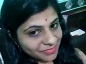 Deepika Bhabhi flaunts her body in a sexy video