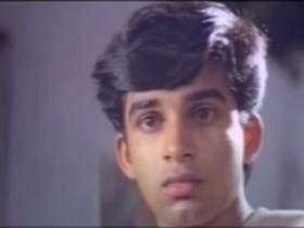 Teen boy seduces mature Indian aunty in hardcore video