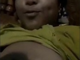 Mallu bhabhi flaunts her large breasts