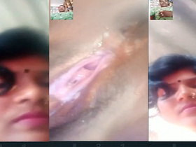 Desi village aunty chapra teases with her mature pussy on video call