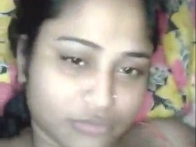 Watch this sexy bhabi get naughty in this steamy video